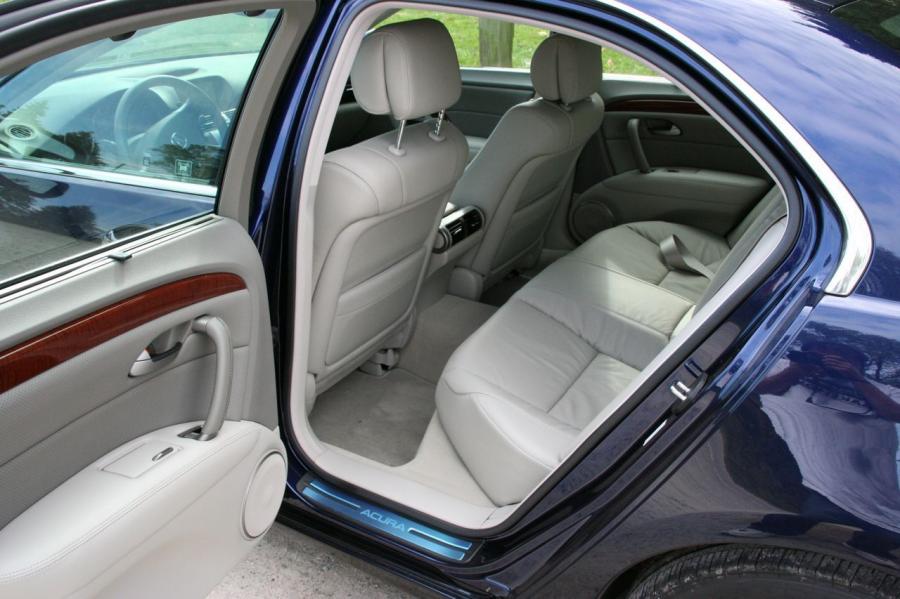 Интерьер Acura RL 2008 года  (фото 83 из 85)